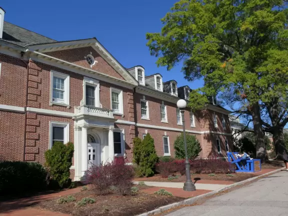 Great place for a walk, with&nbsp;Georgian architecture, busy students, main quad, and trail around the perimeter under gorgeous trees.