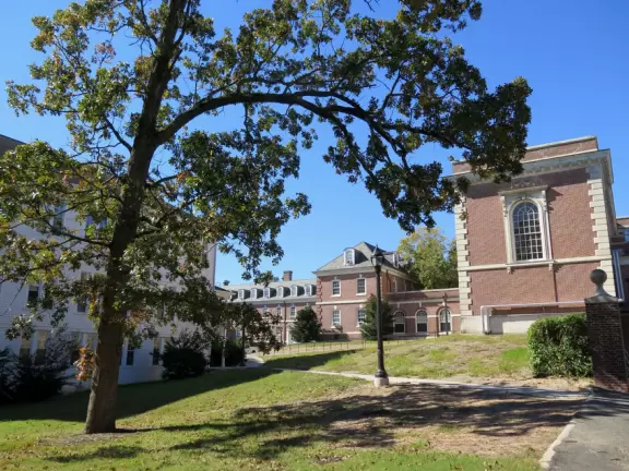 Great place for a walk, with&nbsp;Georgian architecture, busy students, main quad, and trail around the perimeter under gorgeous trees.
