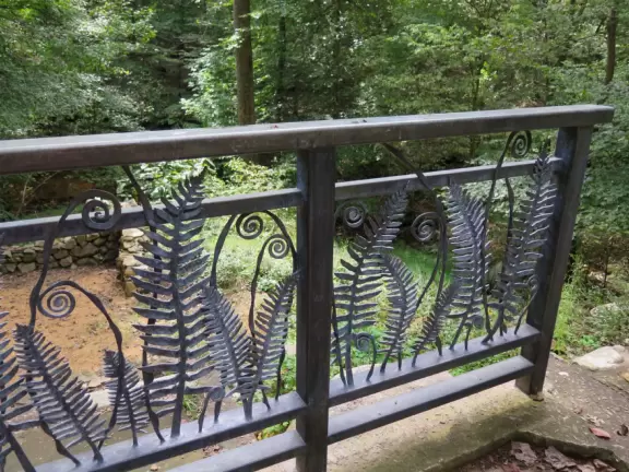 Large shady playground with fun three-person spinner swing. Bolin Creek&nbsp;bike path starts here.