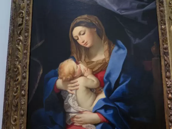 Airy modern architecture and many paintings. Cafe, gift shop, amazing landscaped grounds with sculptures and boulders to climb. Summer concerts.