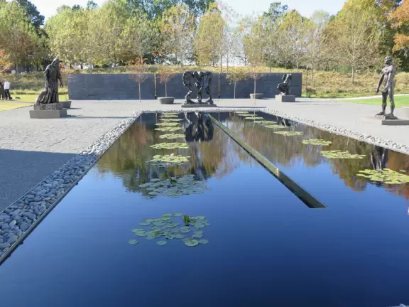 Airy modern architecture and many paintings. Cafe, gift shop, amazing landscaped grounds with sculptures and boulders to climb. Summer concerts.