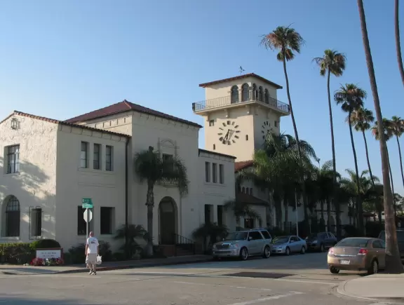 A funky, yet spic and span town, with nice restaurants, a pier, and pretty streets to walk around.