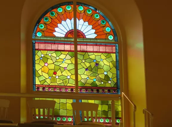 Waterfront town with&nbsp;beautiful harbor and French Quarter (Broad Street).