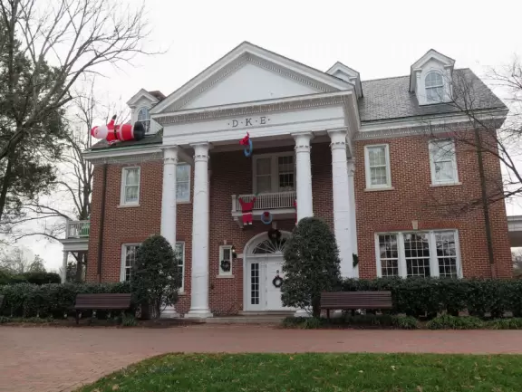 Fun live music event every Friday during the warm season.