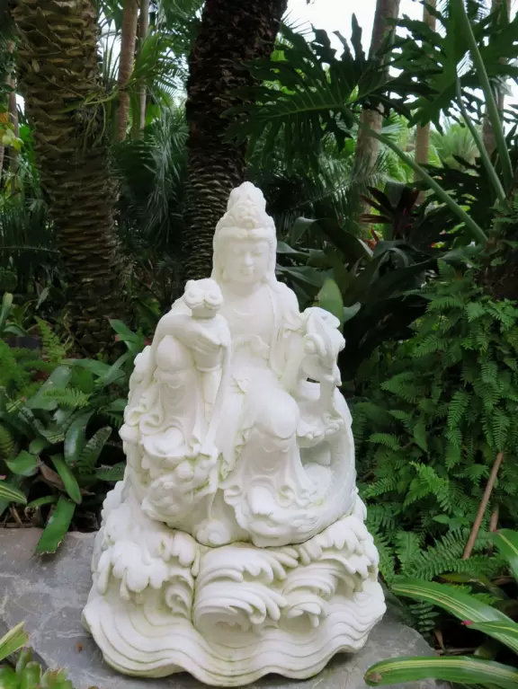 Resort in Orlando that is like a tropical paradise, with enough to do to fill a whole day.