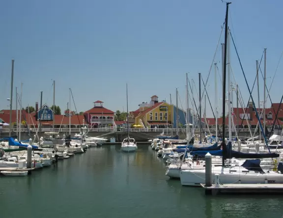 Fun for kids- knick knack shops, ice cream store, carousel, arcade games, boats to watch.