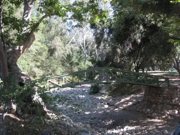 A wonderfully shady park used for festivals, with a nice playground with net climby and a summer wading pool for little kids.