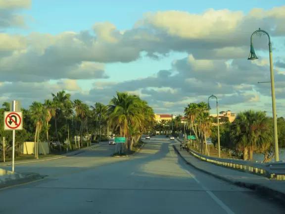 Fun beach with everything a holiday beach should have: pier, promenade, restaurants on the dune, restaurant on the pier, ice cream shop, playground with a view.