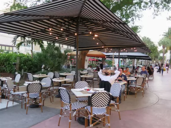 Gorgeous pedestrian-only street with exquisite tropical landscaping and sidewalk cafes galore.