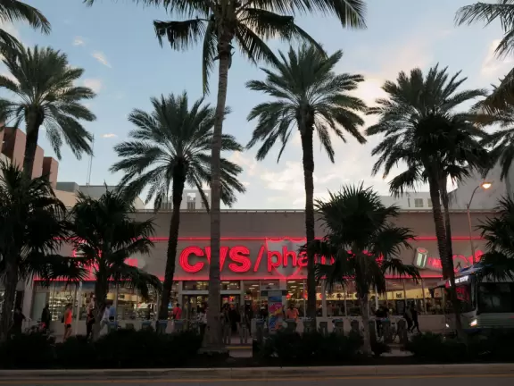 Gorgeous pedestrian-only street with exquisite tropical landscaping and sidewalk cafes galore.