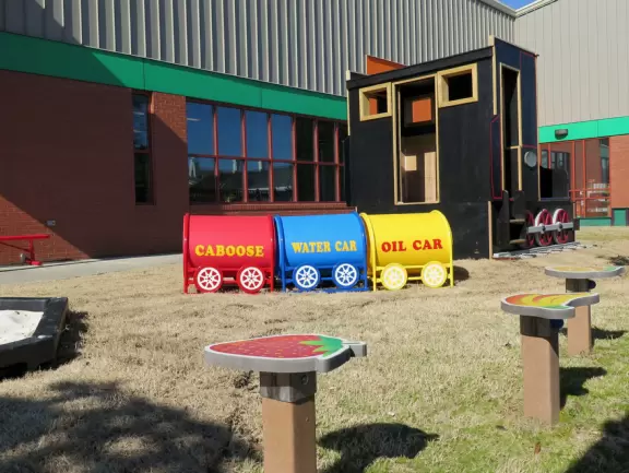 Beautiful, bright children's museum with lots of fun things to play.