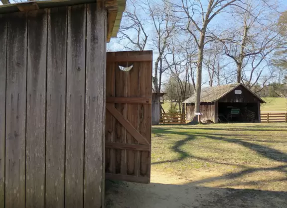 Beautiful park where you can walk the perimeter of the pond, and check out the cute animals.