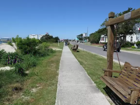 Gorgeous spot on the salt marsh by the yachts- dine with fantastic views!