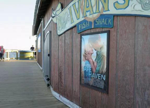 Gorgeous spot on the salt marsh by the yachts- dine with fantastic views!