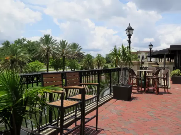 Fun place to dine, with impressive Italian fountain and nice breezes off the pond.