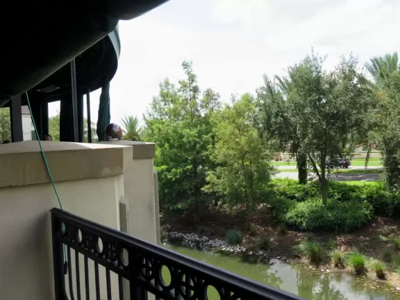 Fun place to dine, with impressive Italian fountain and nice breezes off the pond.