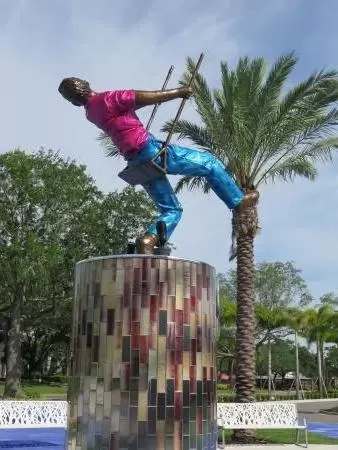 Touristy, buzzing area with restaurants and attractions.