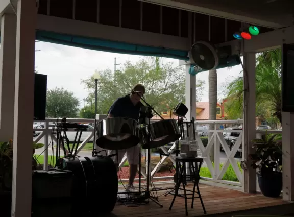It's wonderful to sit outside at Bahama Breeze and listen to the steel drum music!