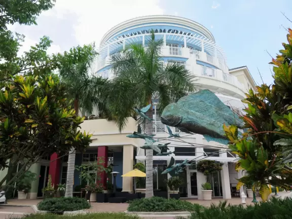 A happening spot with a sunken amphitheater by the water where kids can run in a splash pad and fountains are lit up at night.&nbsp; BurgerFi, Subculture Coffee, and a few restaurants.