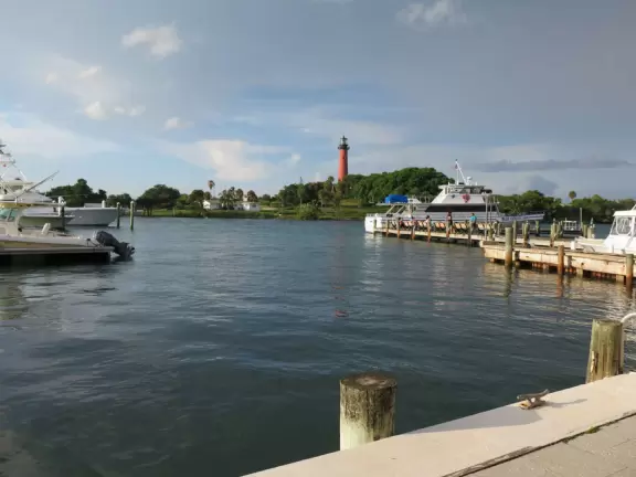 Places to eat and drink with tons of atmosphere and mostly on the intracoastal waterway.