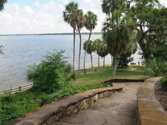 Wonderful park with many walking paths on a hill above the intracoastal. You must go here!