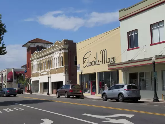 College town with pretty lakes and rich cultural offerings.