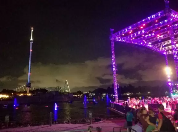 Beautiful park with great rollercoaster rides and amazing aquariums.