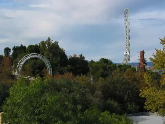 Rollercoaster park with awesome, daring rides!!!