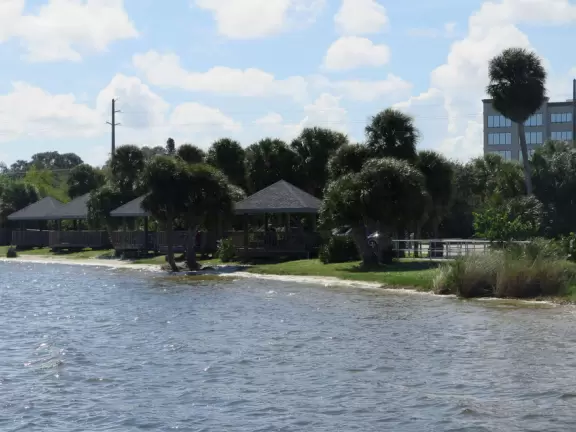 Park with nice breezes off the intracoastal and picnic pavilions.