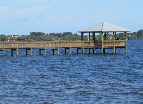 Park with nice breezes off the intracoastal and picnic pavilions.