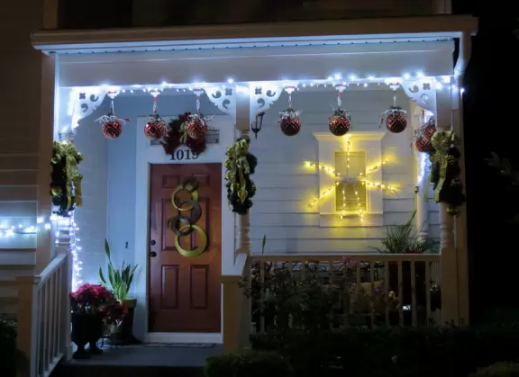 At Christmas, the beautiful Victorian homes in Celebration lend themselves beautifully to being lit up!