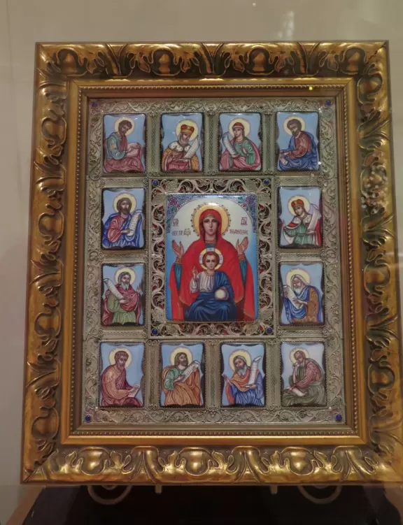 Beautiful modern basilica with gift shop, water lilies, stained glass, rose window, organ and exceptional choir.