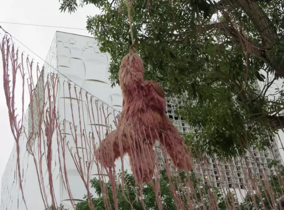 Beautiful architecture, sculptures, modern art museum, designer stores, play equipment, and public market with swings.