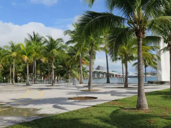 Art museum on the water with fantastic public spaces for all to enjoy, and a good gift shop.