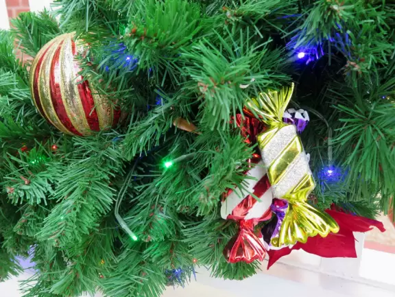 Fantastic walk around Crescent Lake, past beautiful hotels!