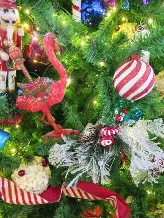 Fantastic walk around Crescent Lake, past beautiful hotels!