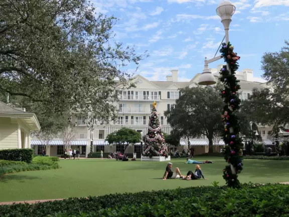 Fantastic walk around Crescent Lake, past beautiful hotels!