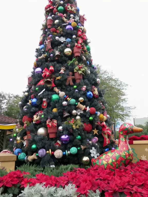Waterfront area with restaurants, live street performers, entertainment, toy stores, and carousel.