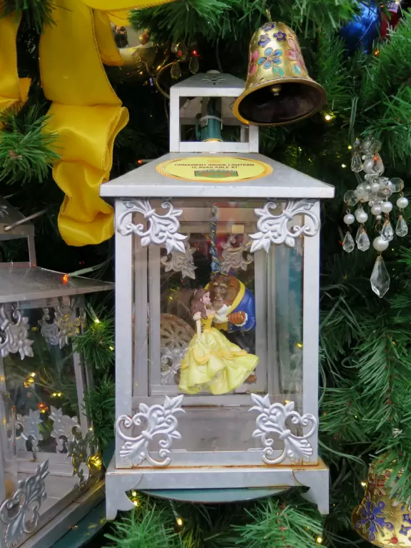 Waterfront area with restaurants, live street performers, entertainment, toy stores, and carousel.