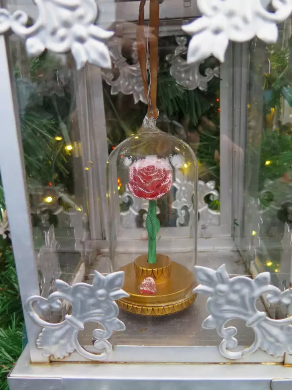 Waterfront area with restaurants, live street performers, entertainment, toy stores, and carousel.