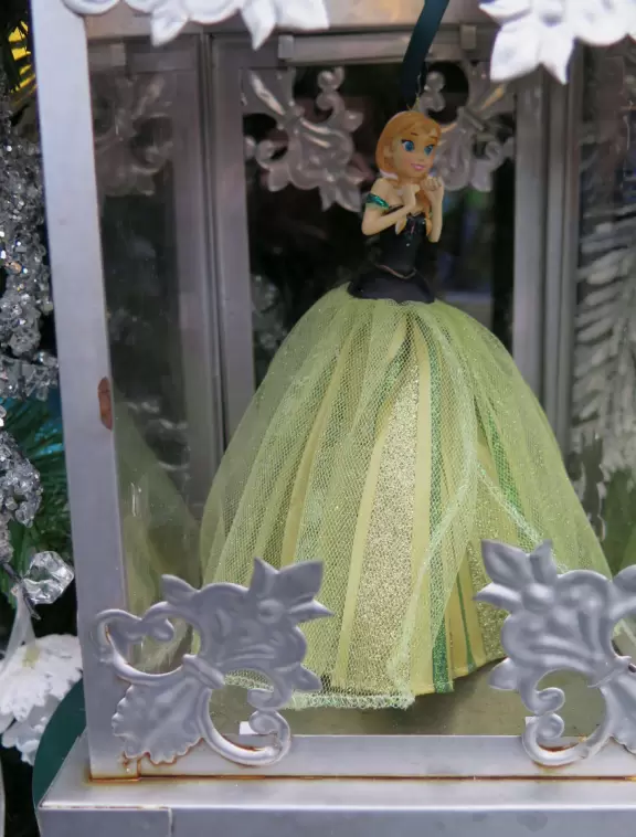 Waterfront area with restaurants, live street performers, entertainment, toy stores, and carousel.