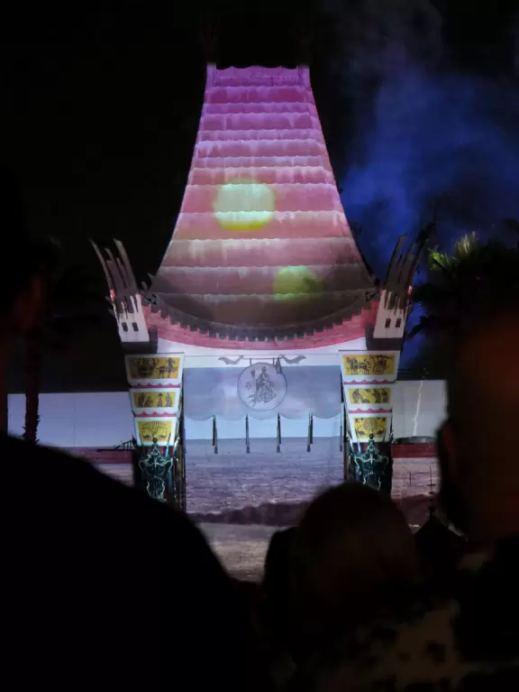 Beautiful theme park with art deco buildings and California-style palms, and the amazing Star Wars land.