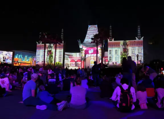 Beautiful theme park with art deco buildings and California-style palms, and the amazing Star Wars land.