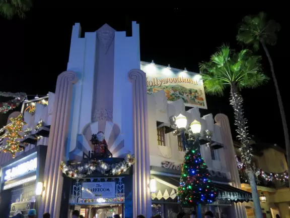 Beautiful theme park with art deco buildings and California-style palms, and the amazing Star Wars land.