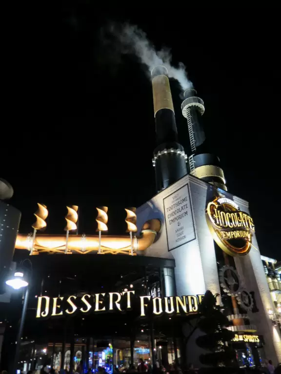 Fun place to eat out at night, see the Universal fireworks, and walk along the romantic waterway.