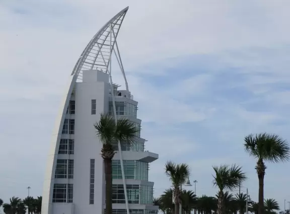 Fun spot with several waterfront cafes that are colorful. Almost blue-green water, dolphins, pelicans, and turtles!
