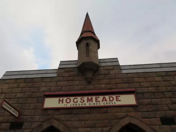 The lands in this theme park are a work of art, and full of atmosphere. Fun rides for kids aged 4 and up.