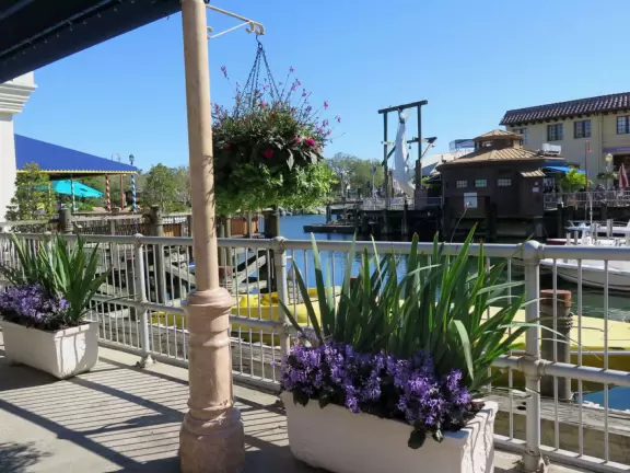 Theme park with fun rides, performers, and wonderful Harry Potter areas.