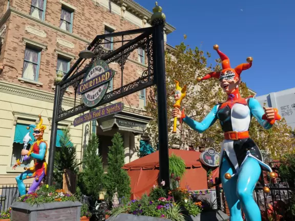 Theme park with fun rides, performers, and wonderful Harry Potter areas.