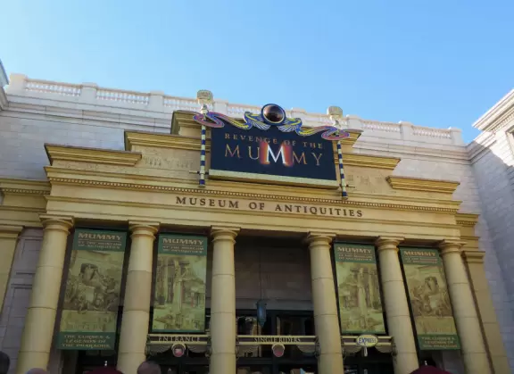 Theme park with fun rides, performers, and wonderful Harry Potter areas.